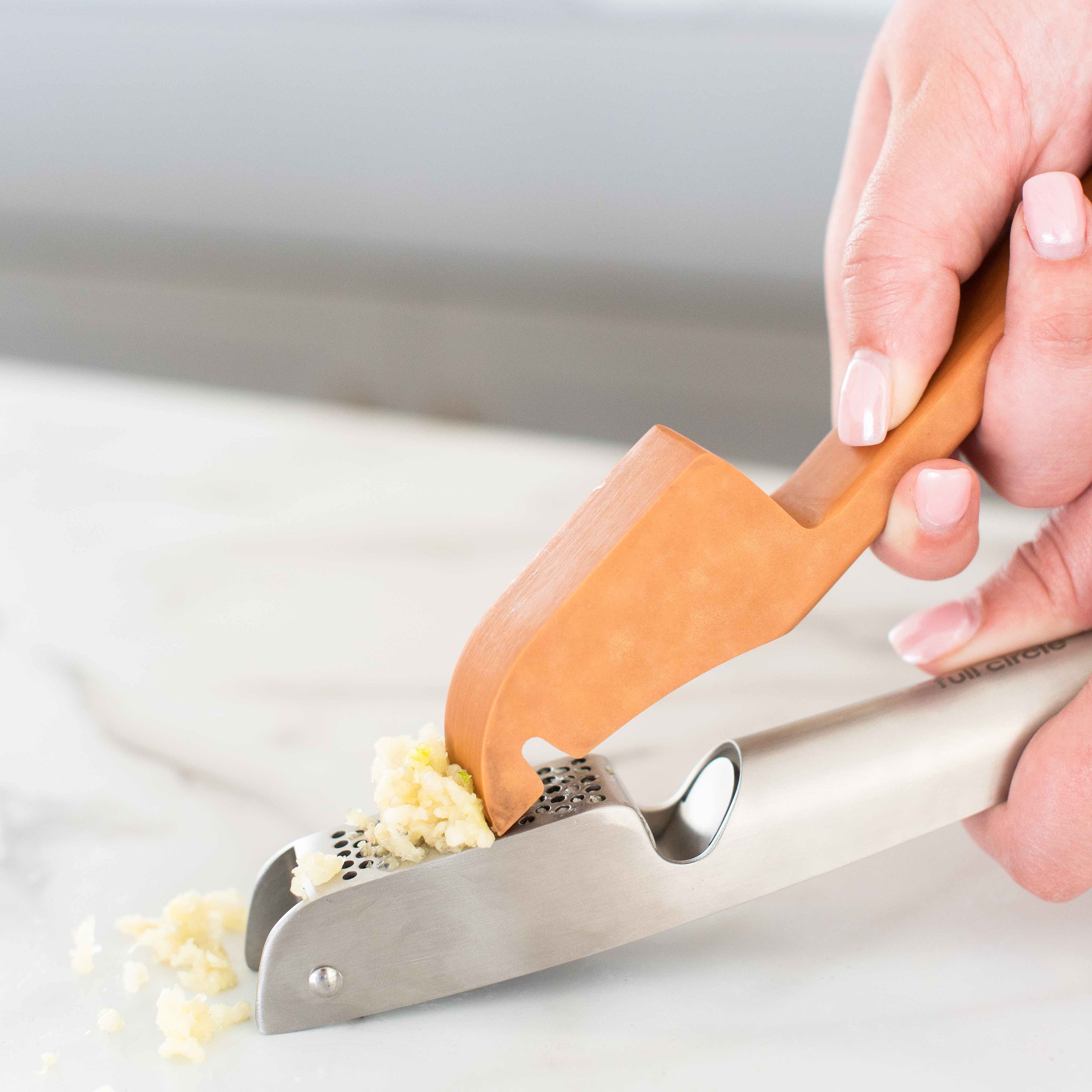 Easy-Clean Garlic Press