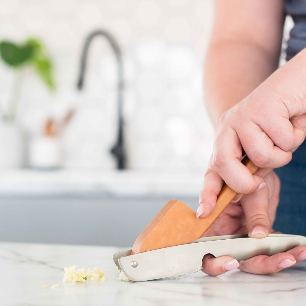Easy-Clean Garlic Press